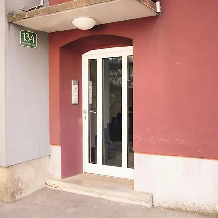 公寓 Gemuetliches In Mit Parkplatz 格拉茨