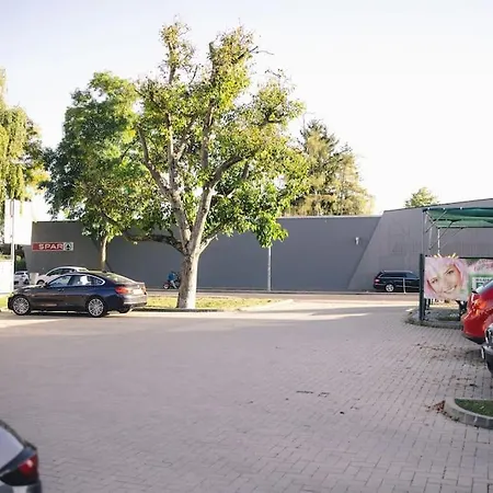 公寓 Gemuetliches In Mit Parkplatz